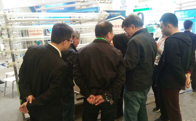 展會公司將氣力輸送新產(chǎn)品帶入廣大視野，獲得現(xiàn)場眾多參展觀眾的圍觀探討。