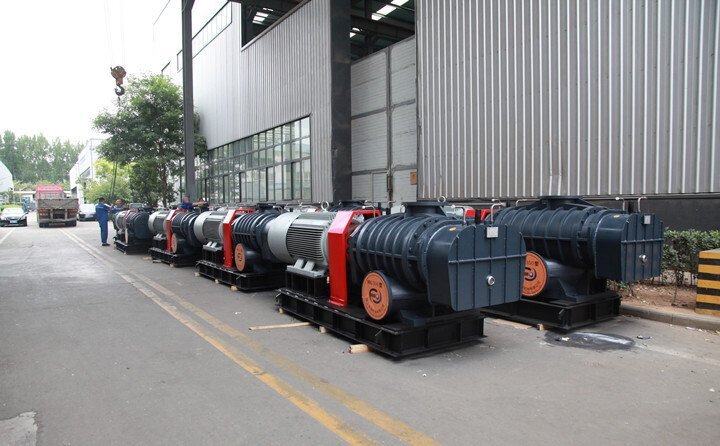 三葉羅茨鼓風(fēng)機(jī).jpg 三葉羅茨鼓風(fēng)機(jī)