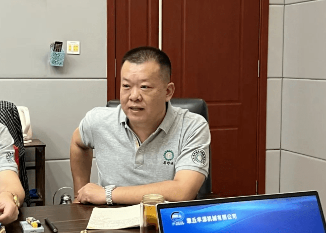 大家一起對(duì)行業(yè)案例進(jìn)行分析，討論行業(yè)開發(fā)的策略，旨在深入了解客戶需求后，給不同行業(yè)客戶提供專業(yè)解決方案，與客戶一起成長。